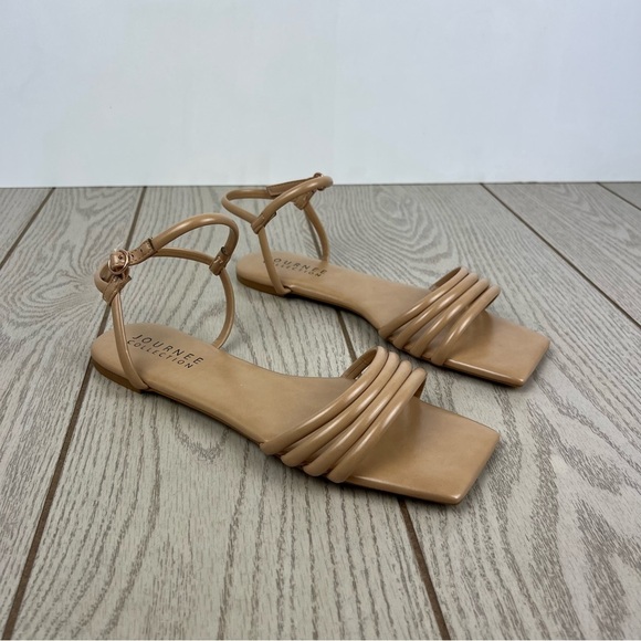 Journee Collection Womens Lyddea Buckle Multi Strap Sandal 9.5 Mocha $70 - Picture 1 of 7